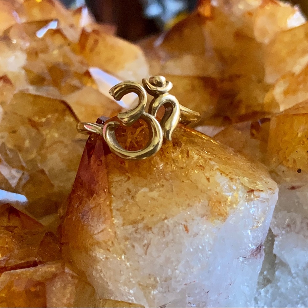 ⚡️ GOLD OM RING ⚡️